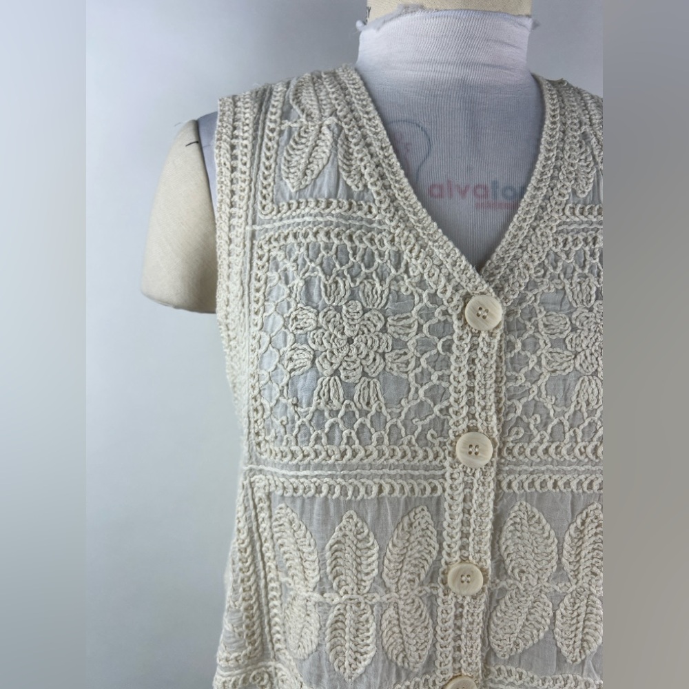 💚 3419. Embroidered Button Front Vest - Picture 4 of 7